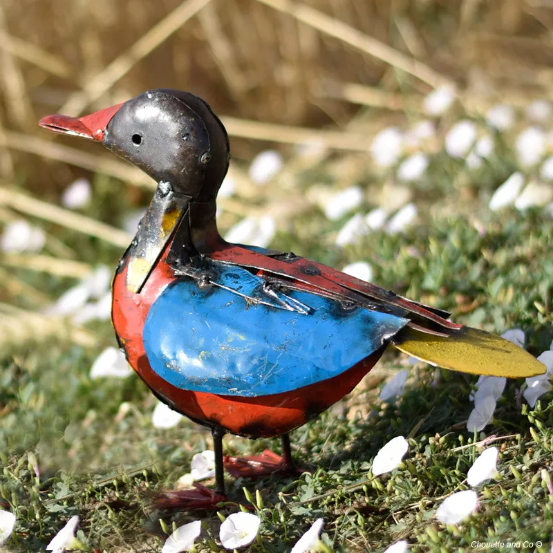 Canard en métal de fût coloré