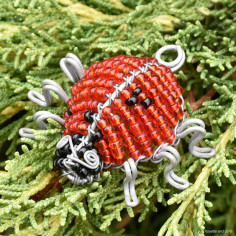 Coccinelle en perles 2