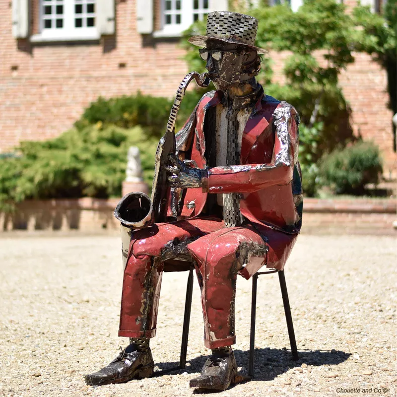 Musicien en métal recyclé de couleur, pièce unique