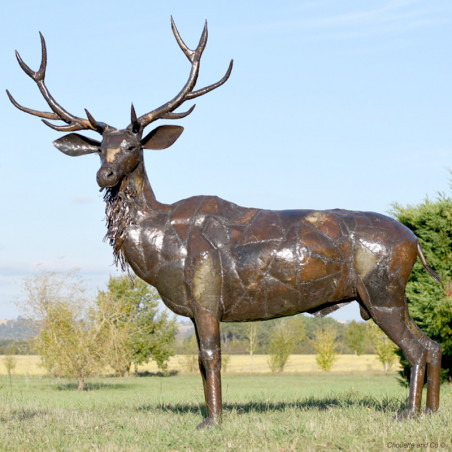 Cerf où biche en métal recyclé