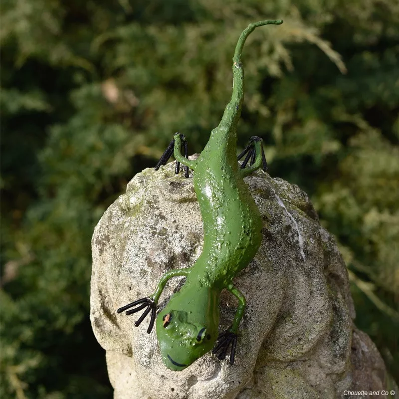 Lézard peint main