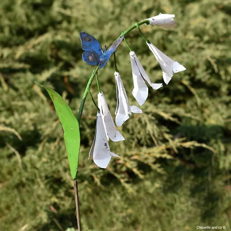 Tuteur clochettes et papillon sur tuteur