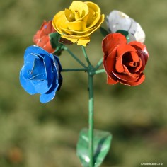 Roses multicolores sur tuteur