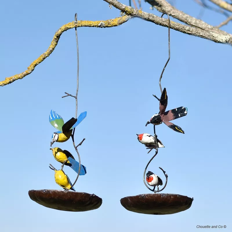Mangeoire ronde oiseau peint et ses deux bébés fil compris