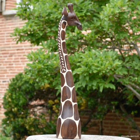 Girafe en bois sculpté à la main. Artisanat du Zimbabwe.