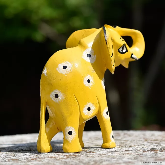 Elephant en bois peint à la main