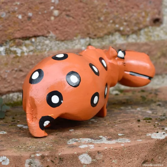 Hippopotame en bois peint à la main