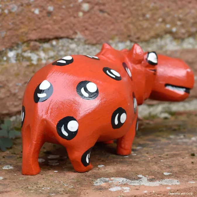 Hippopotame en bois peint à la main