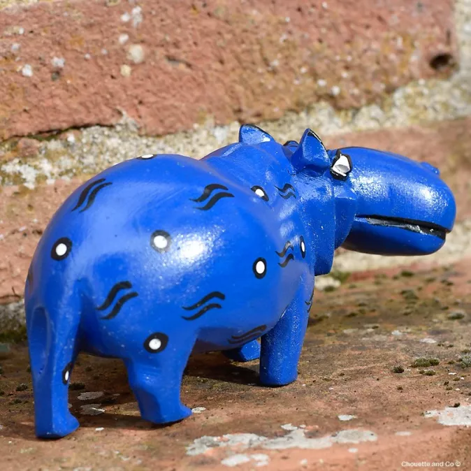 Hippopotame en bois peint à la main