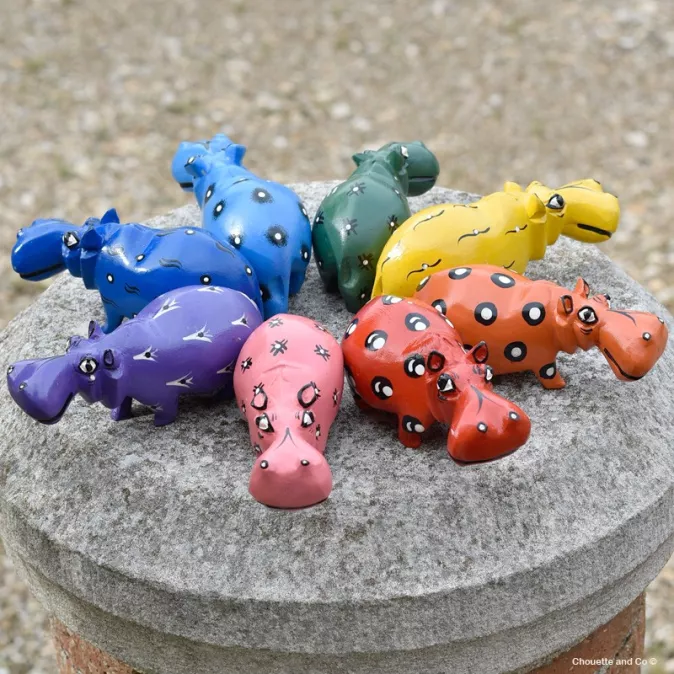 Hippopotame en bois peint à la main
