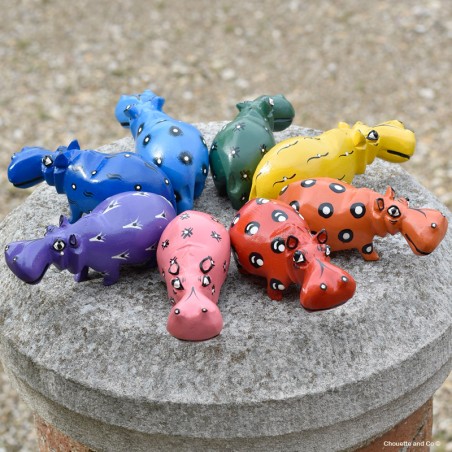 Hippopotame en bois peint à la main