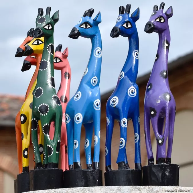 Girafe en bois peint à la main