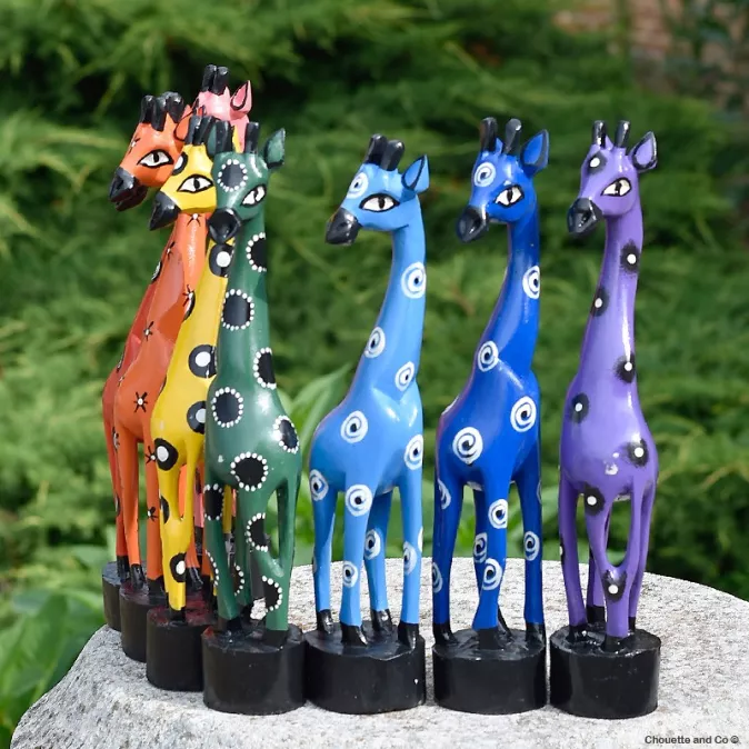 Girafe en bois peint à la main