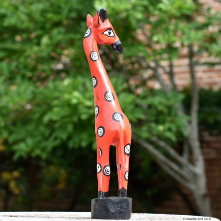 Girafe en bois peint à la main