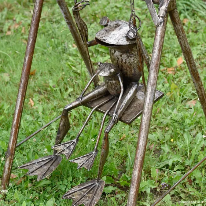 Grenouilles sur balançoire