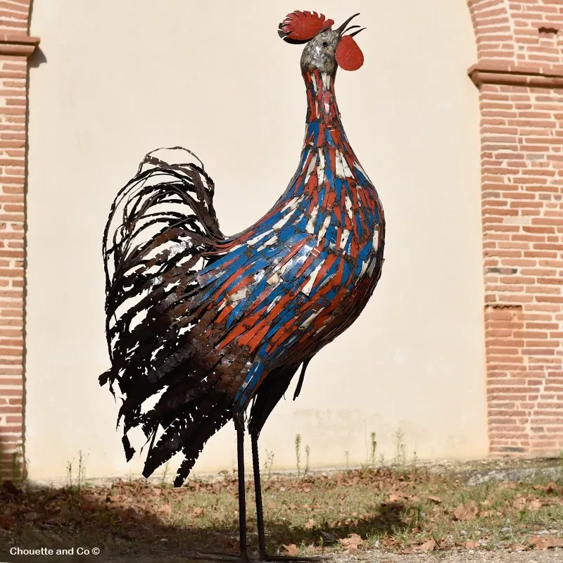 Coq fines lamelles bleues et rouges