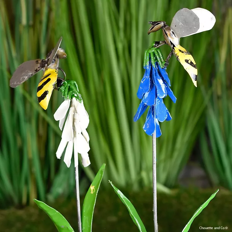 Abeille sur fleur de lupin