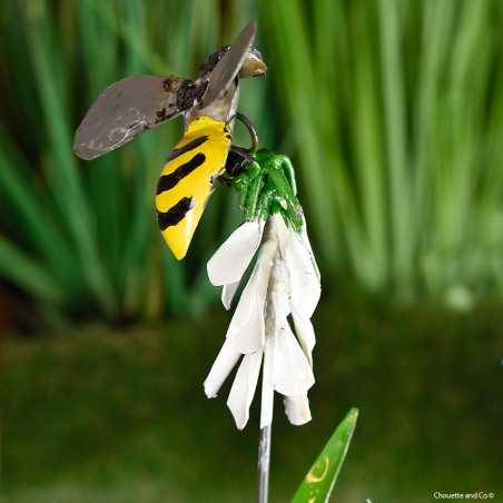 Abeille sur fleur de lupin