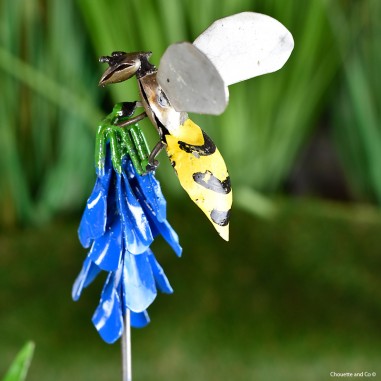 Abeille sur fleur de lupin