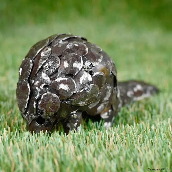 Pangolin en métal recyclé