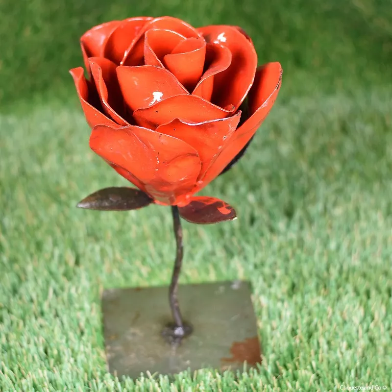 Déco Rose en métal peinte,  moyen modèle