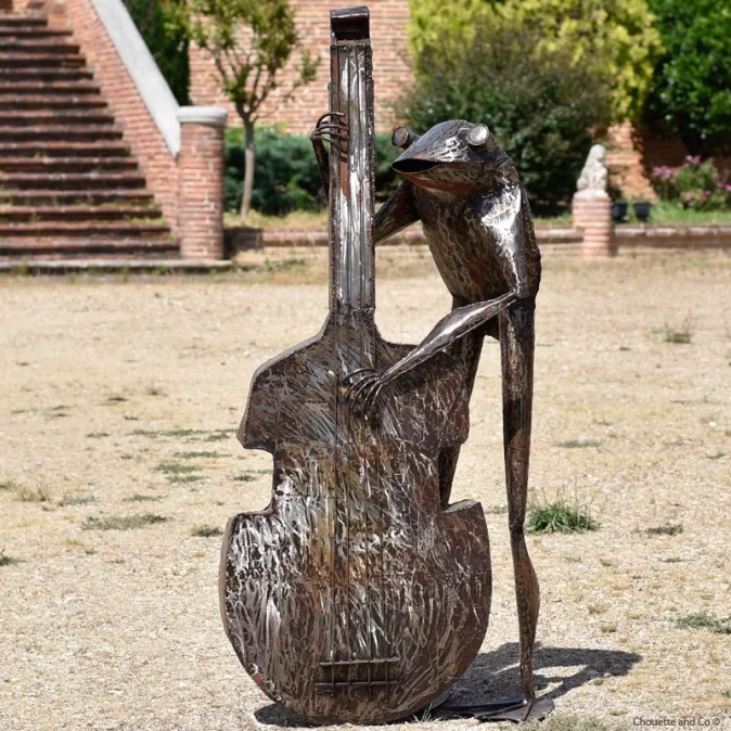 Grenouille musicienne en métal recyclé finition brossé