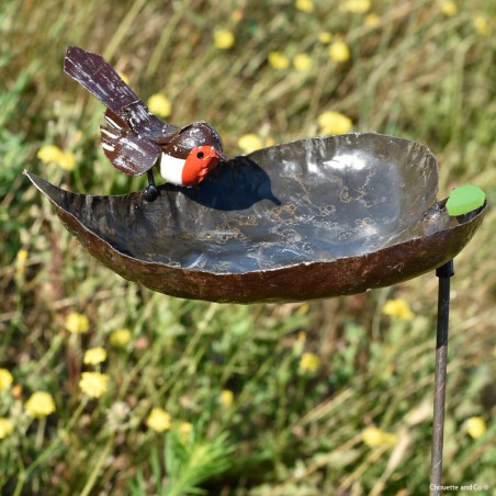 Mangeoire coeur un oiseau métal sur tuteur