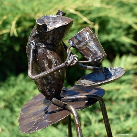 Grenouille en métal sur tuteur à planter