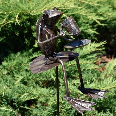Grenouille en métal sur tuteur à planter