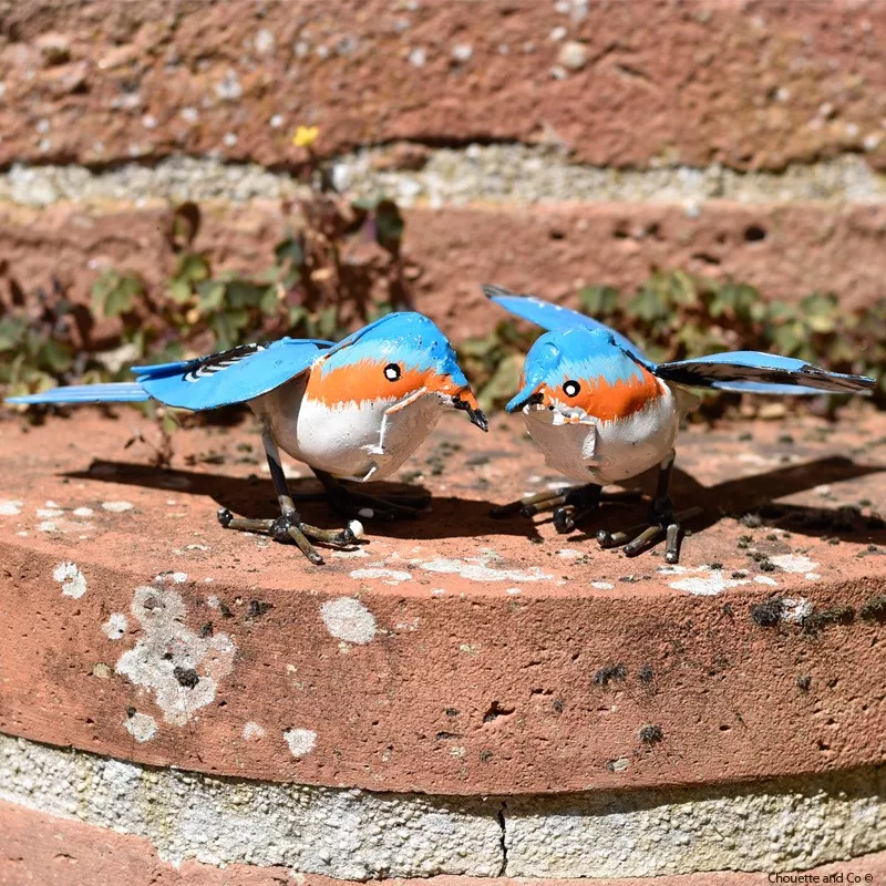 Rossignol à ventre roux en métal