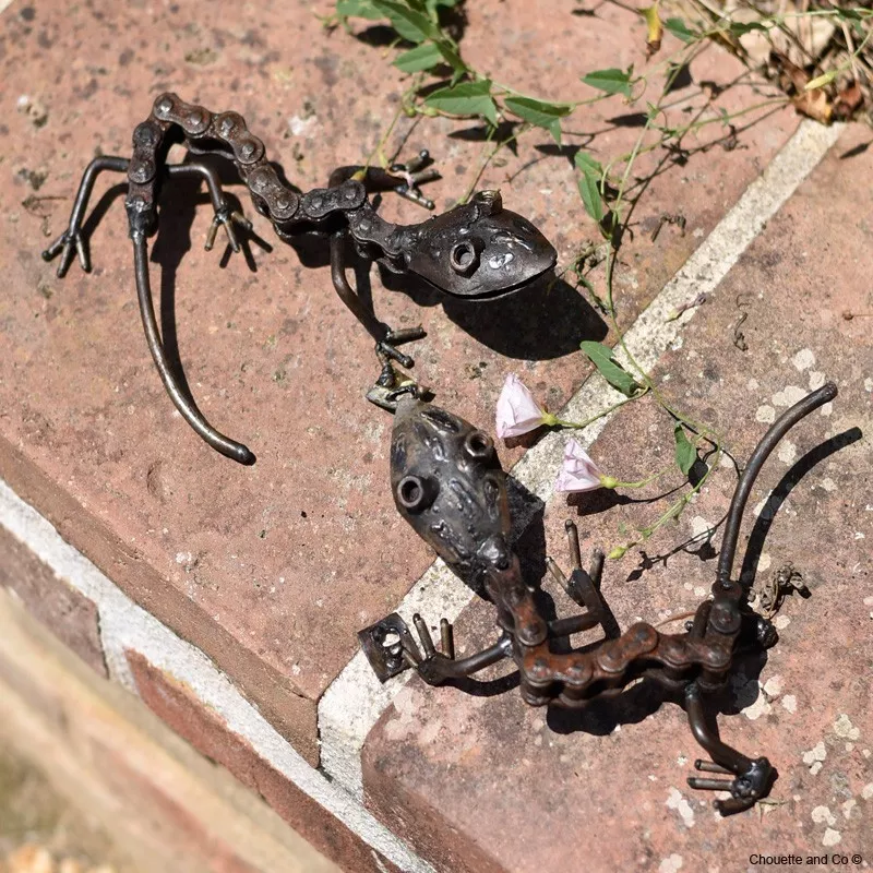 Lézard chaine de moto moyen modèle