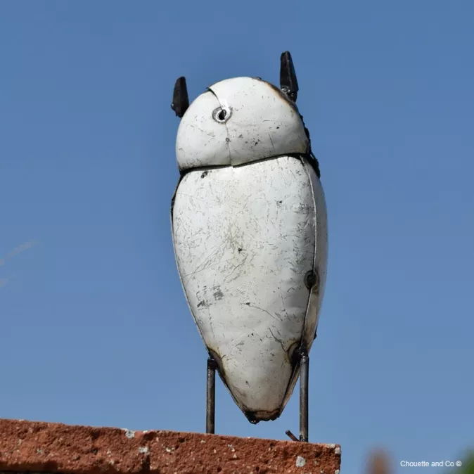 Hibou blanc grand modèle, sculpture à poser en métal recyclé