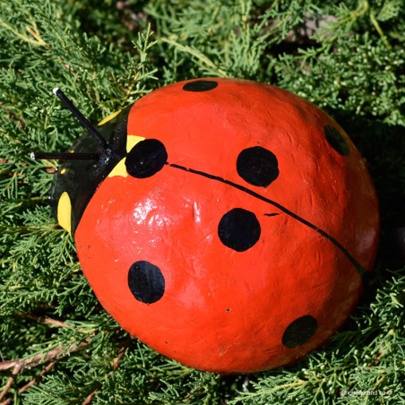 Coccinelle géante en métal recyclé