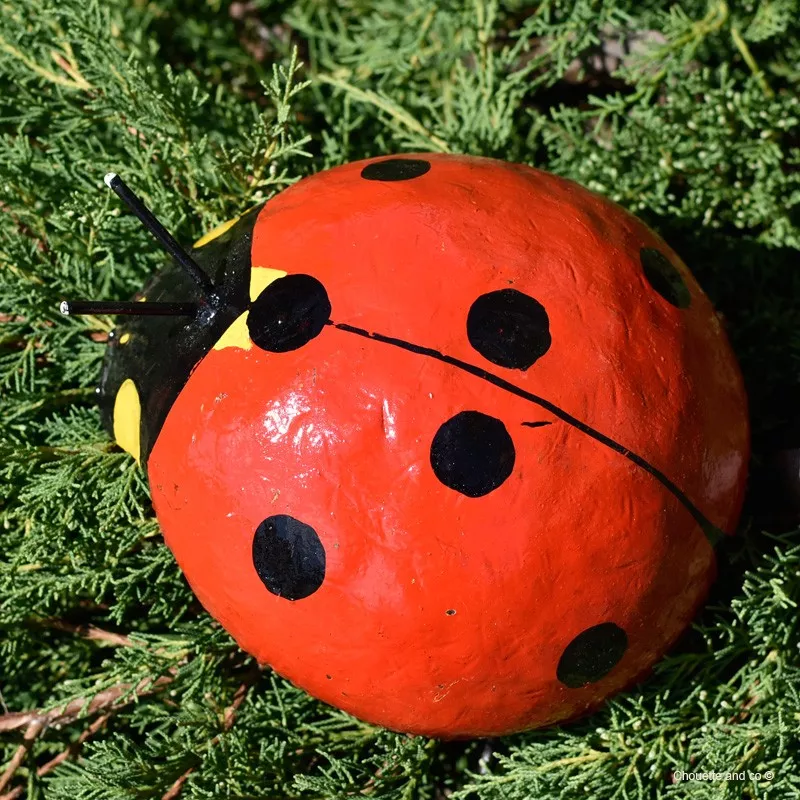 Coccinelle géante en métal recyclé