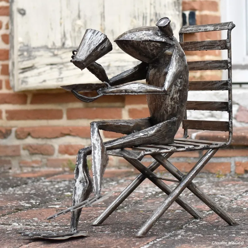 Grenouille et tasse de thé