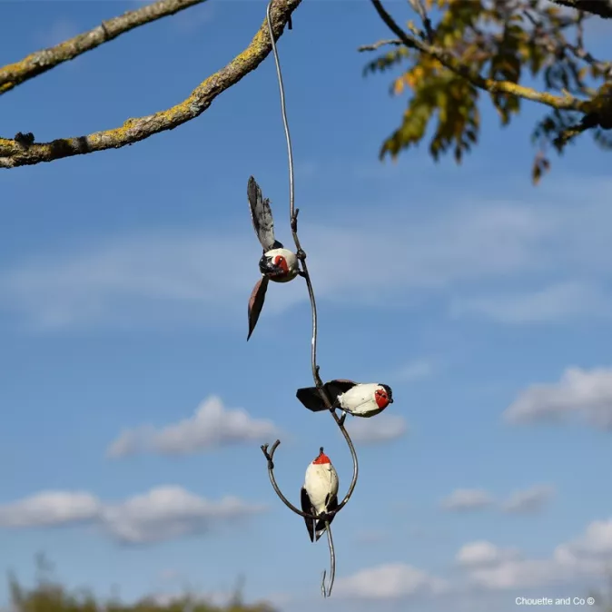 Suspension oiseau peint et ses deux bébés fil compris