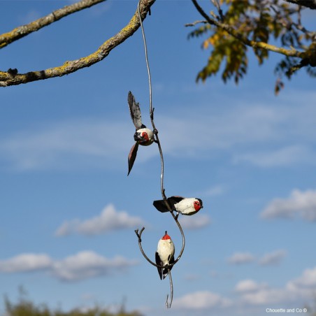 Suspension oiseau peint et ses deux bébés fil compris