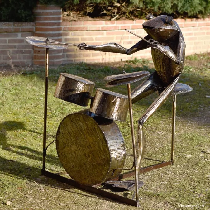 Grenouille musicienne en métal recyclé finition brossé