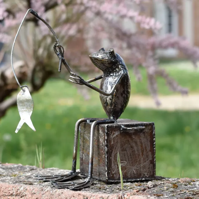 Grenouille sur chaise petit modèle