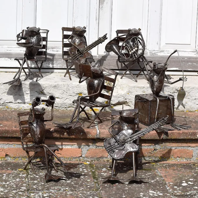 Grenouille sur chaise petit modèle