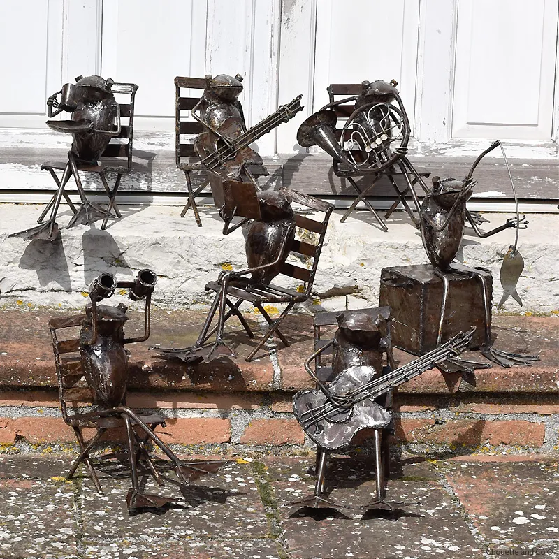 Grenouille sur chaise petit modèle