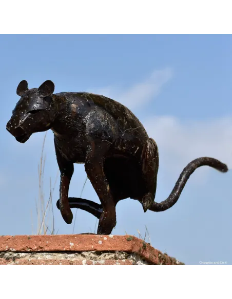 Panthère sur socle