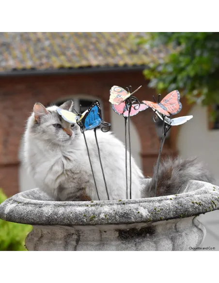 Papillon peint main sur tuteur court
