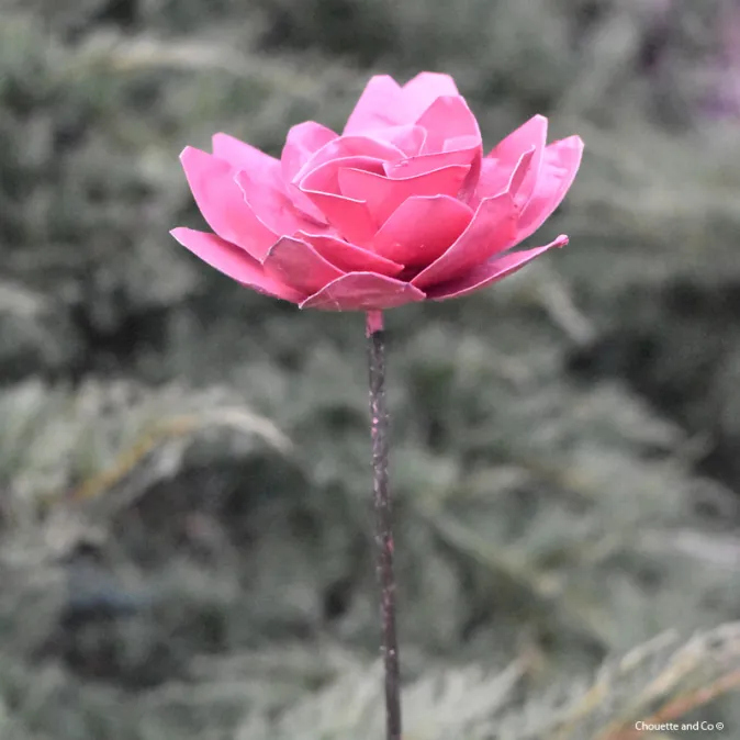 Fleur de Lotus rose en métal peint à la main