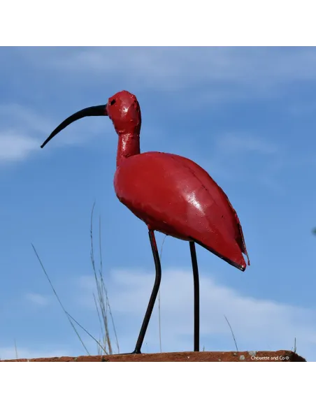 Joli ibis rouge en métal recyclé peint main hauteur 35cm.
