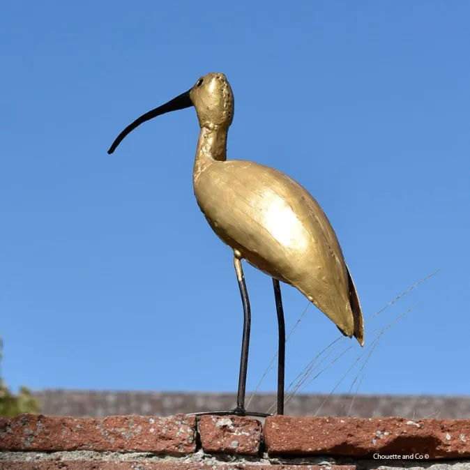 Joli ibis Horus doré en métal recyclé peinte main hauteur 35cm.