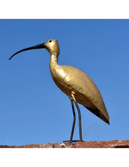 Joli ibis Horus doré en métal recyclé peinte main hauteur 35cm.