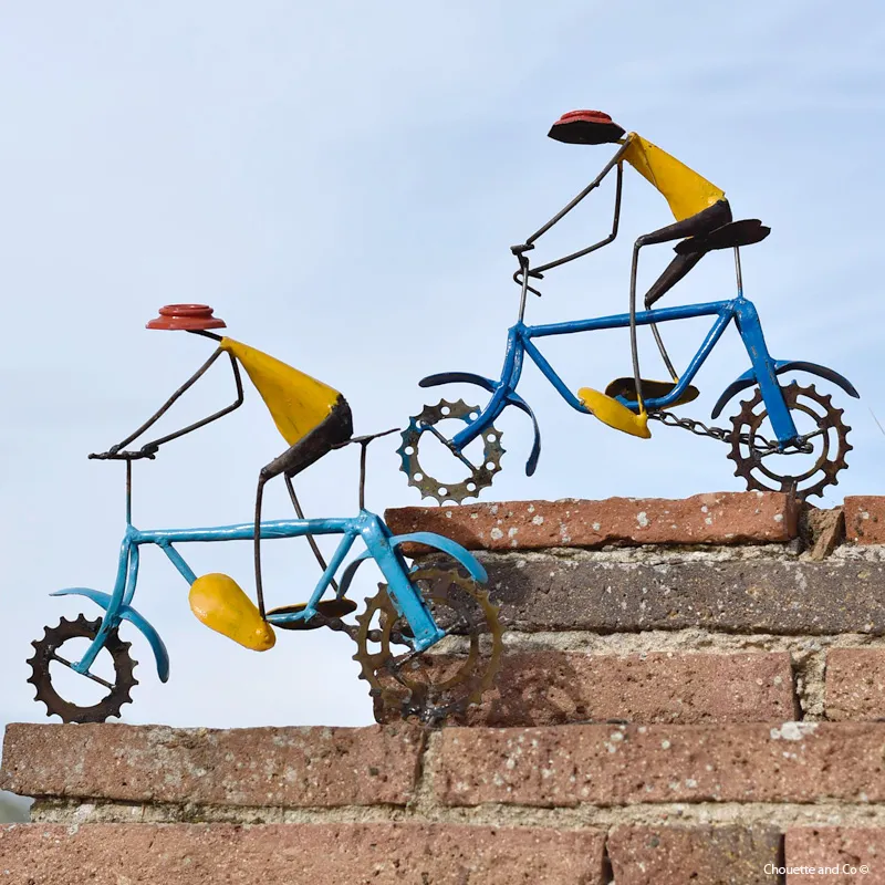 Cycliste, sculpture en métal