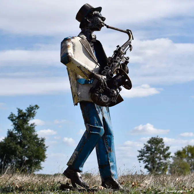 Jazzman en tôles bleues et blanches