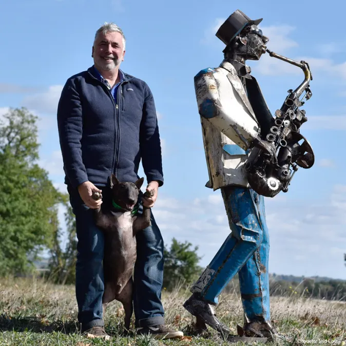 Jazzman en tôles bleues et blanches